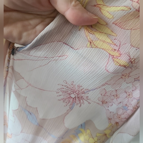 LOVESTITCH Whitney Pink Floral Short Flutter Sleeve Blouse Size Large - Picture 4 of 5